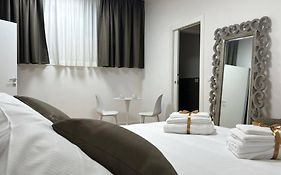 Cola di Rienzo 243 Relais-B